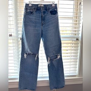 Abercrombie and Fitch High Rise 90's Relaxed Jean- Size 28